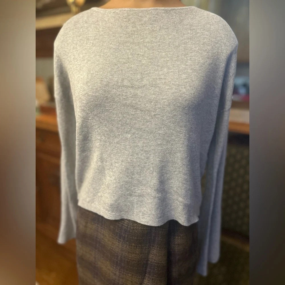 Y2K BCBG Open Back Crop Sweater Top - Picture 2 of 5